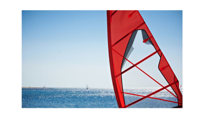 Obozy windsurfingowe dla aktywnych - poczuj wiatr we włosach!