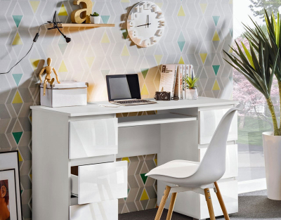 Idealne biurko komputerowe – jak wybrać najlepsze miejsce do pracy i rozrywki